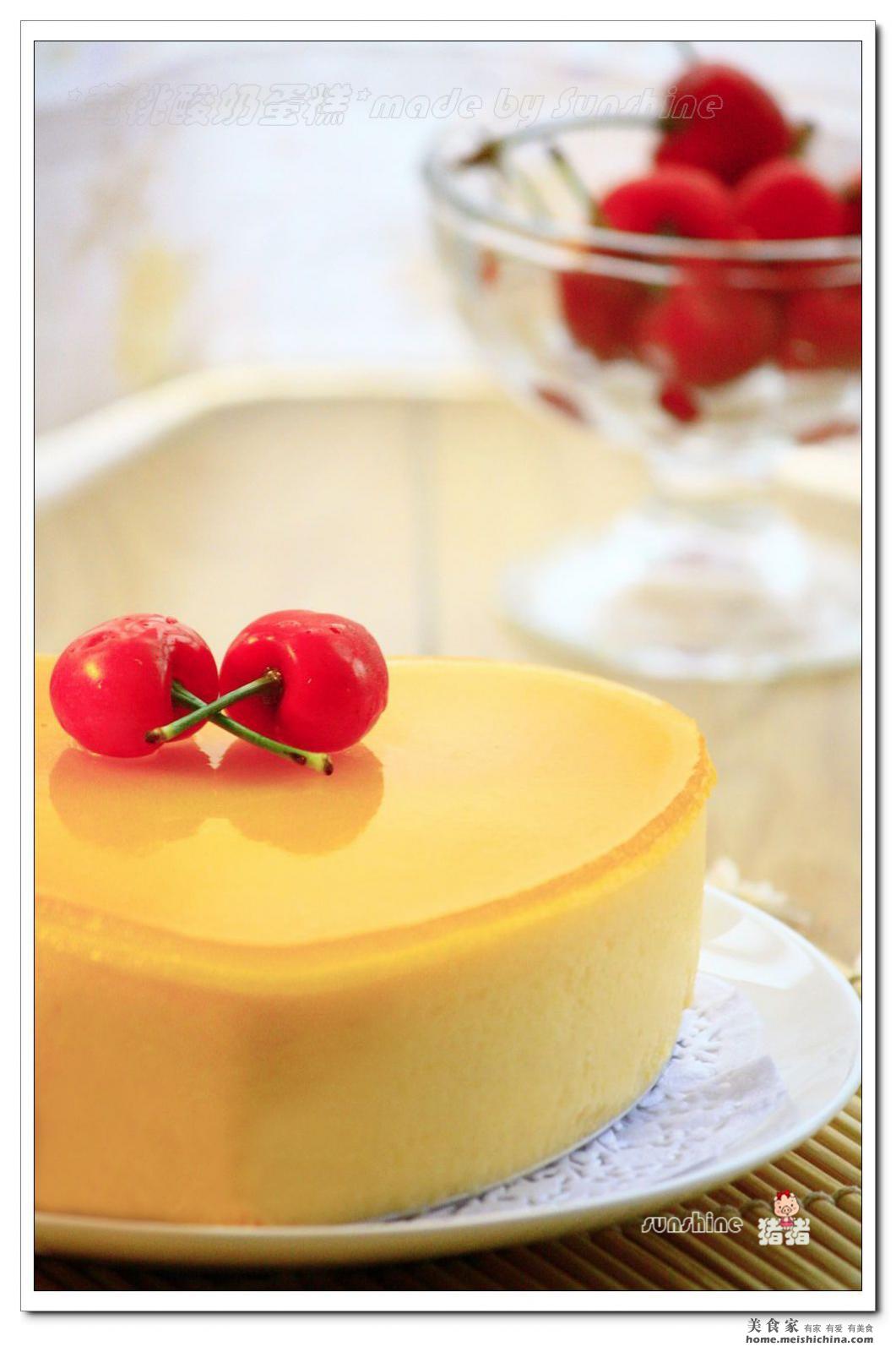 西式精致黄桃糕点糕点蛋糕奶油摄影图配图高清摄影大图-千库网