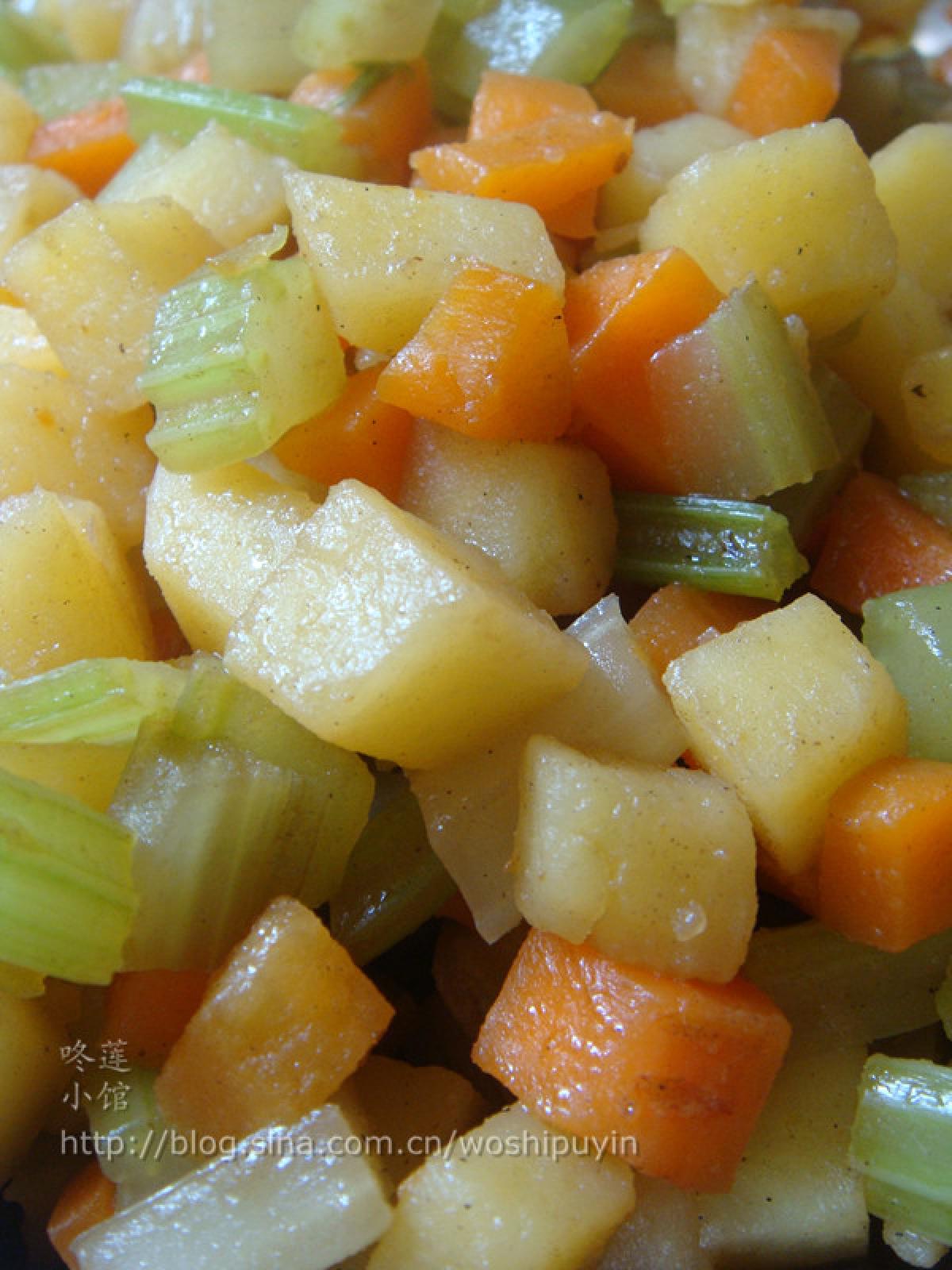 小芹菜炒小胡萝卜，颜色好看，又好吃，偶尔吃点素的更健康，哈哈 - 哔哩哔哩