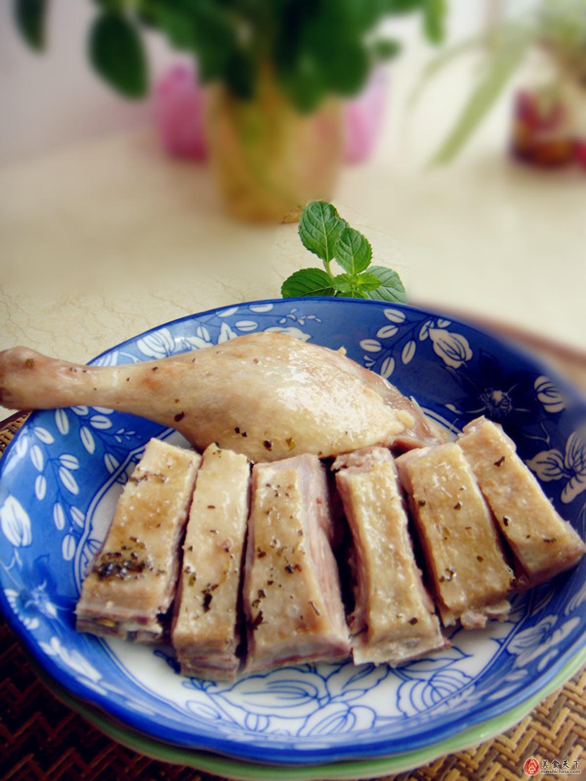 【当和】咸水鸭的做法，鸭肉细嫩清香，入肉咸香美味 - 哔哩哔哩