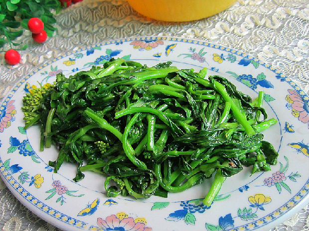 美食家水青青与您分享正宗小炒绿叶蔬菜做法_