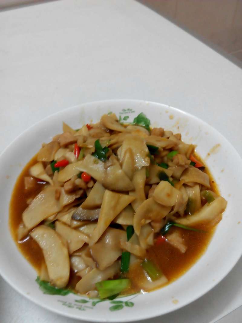 今天吃辣菜!麻婆豆腐 鸡腿菇炒肉片