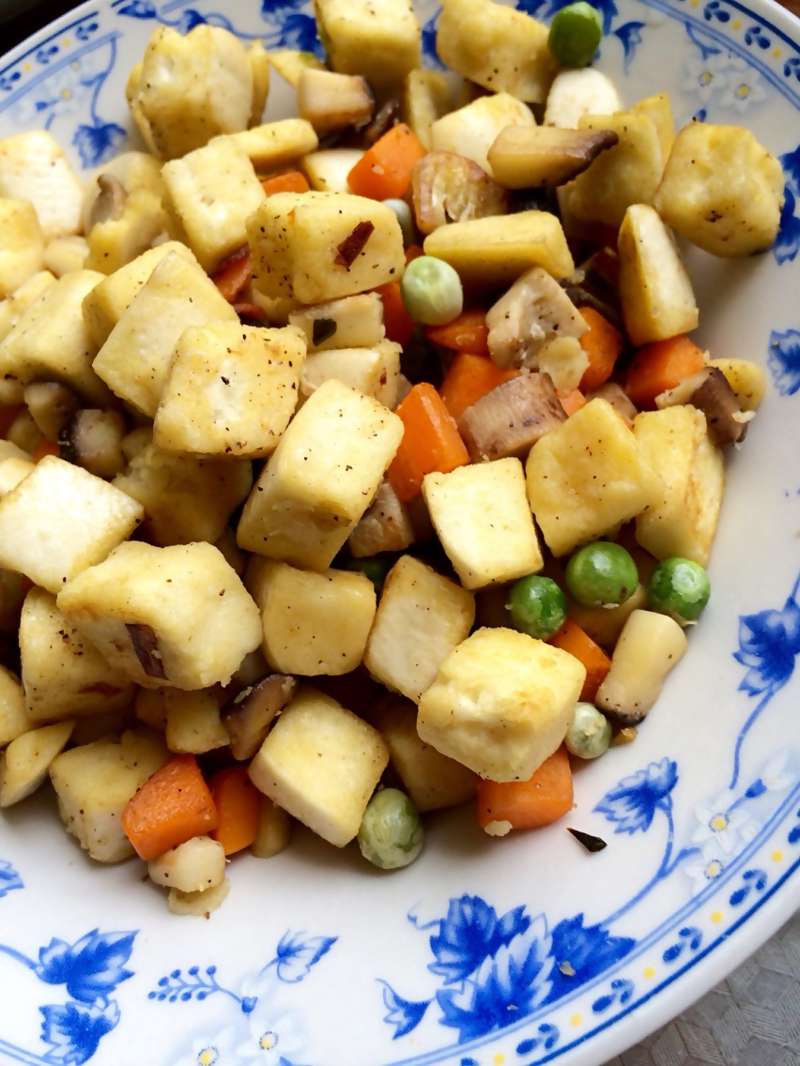 黑椒鲜蔬炒馒头,简单营养的快手菜,一个人吃饭