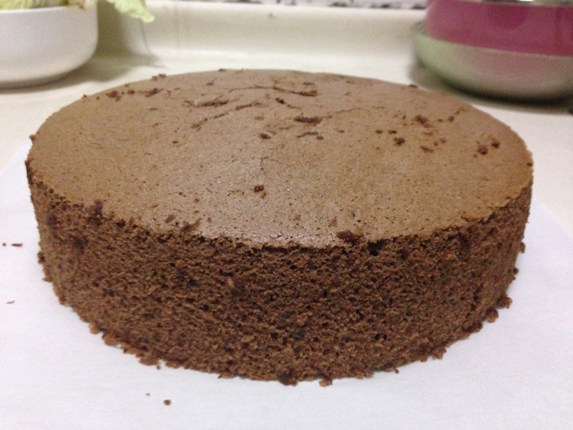 用普通面粉做的巧克力戚风蛋糕.8寸