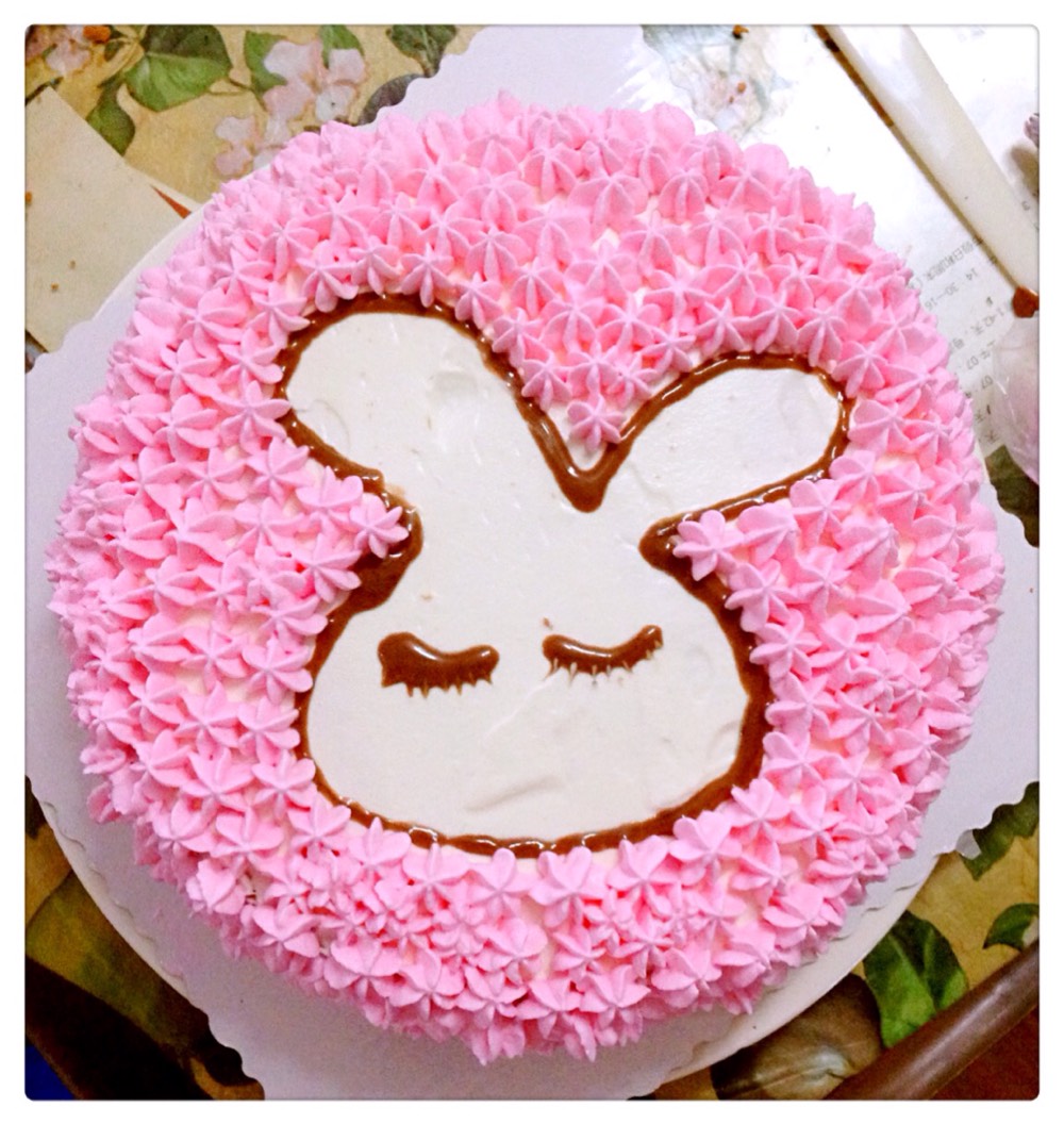 宝贝过生日,答应好的小兔蛋糕。总算是兑现承