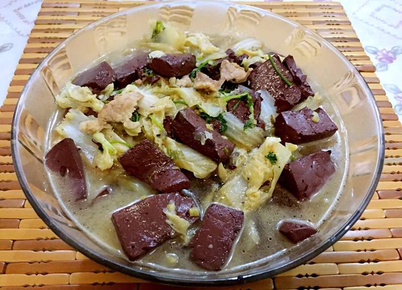白菜血豆腐炖五花肉