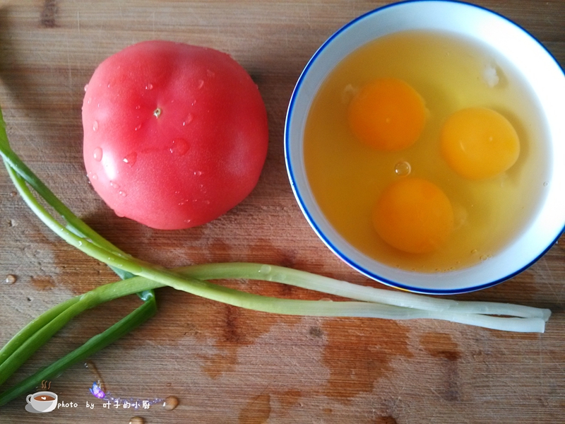 家叶子的小厨与您分享正宗西红柿炒鸡蛋做法_