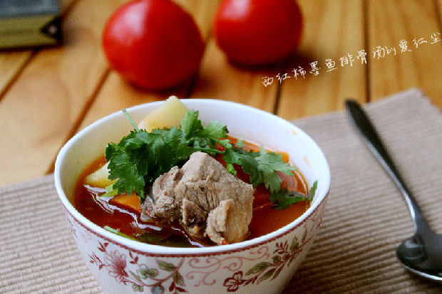 美食家手动版与您分享正宗西红柿墨鱼排骨汤做