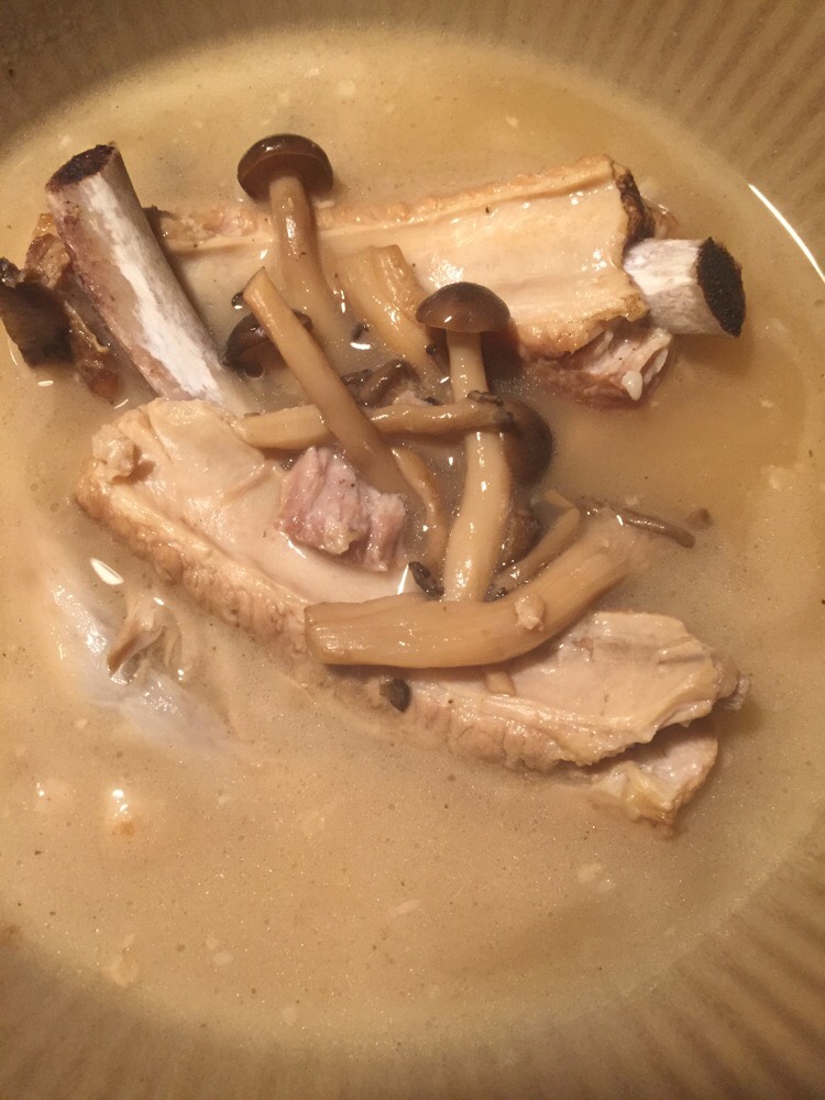 蘑菇排骨汤