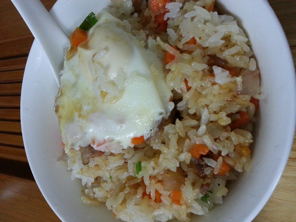 腊肉鸡蛋电饭煲焗饭