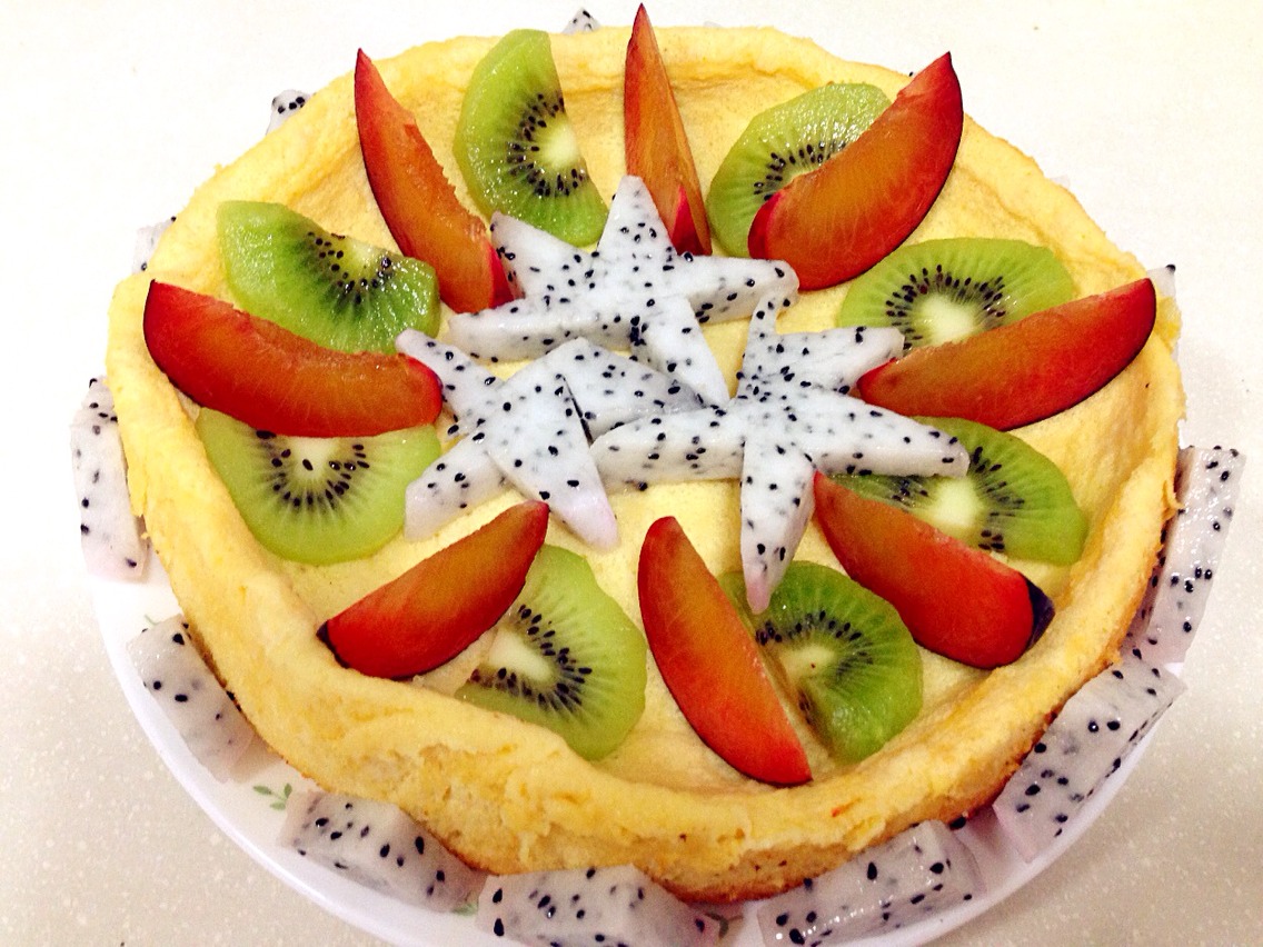 自己做的水果蛋糕:)