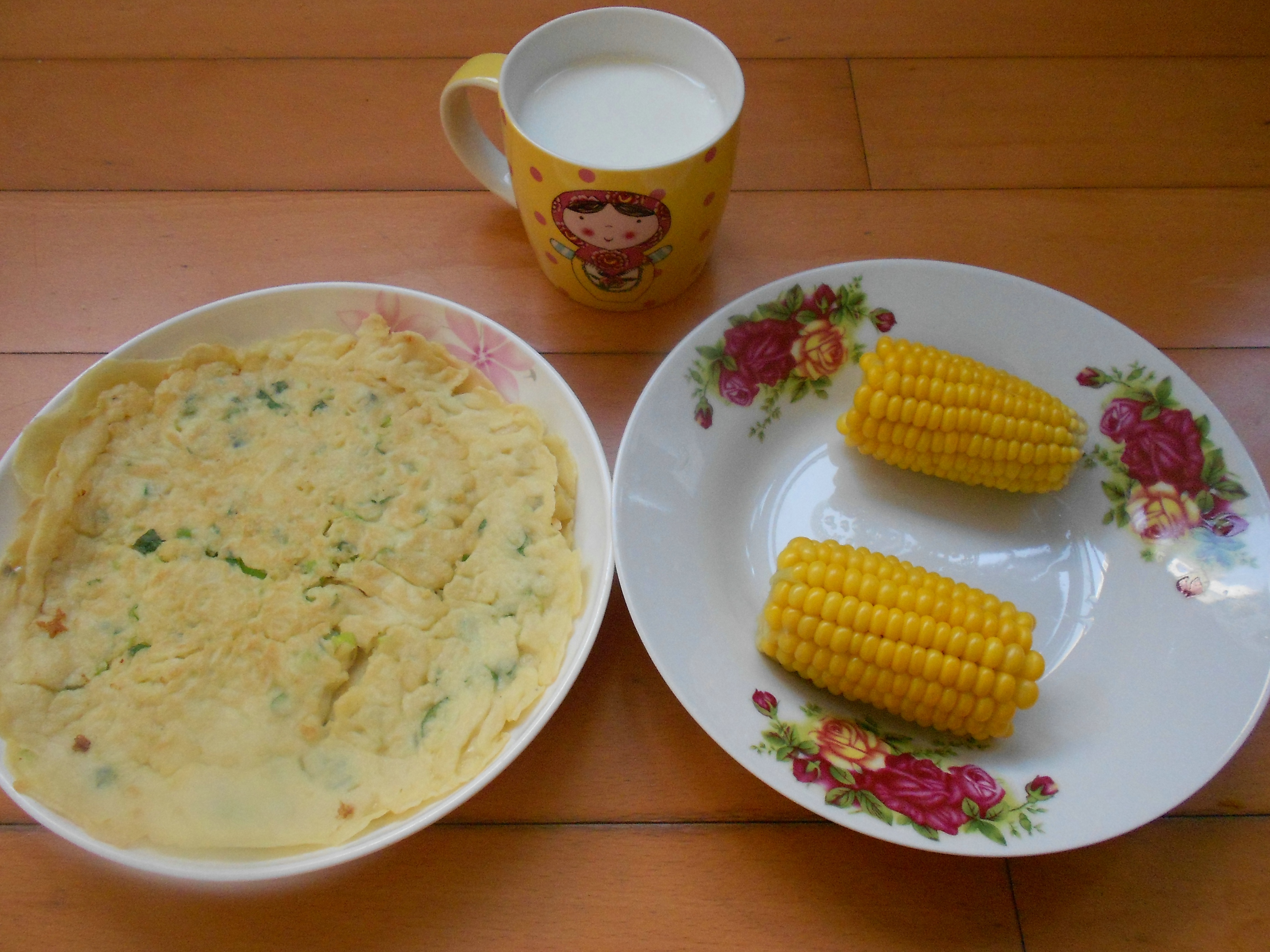 【早餐记录】鸡蛋煎饼 煮玉米 牛奶,5月7号简单营养早餐,鸡蛋煎饼和煮