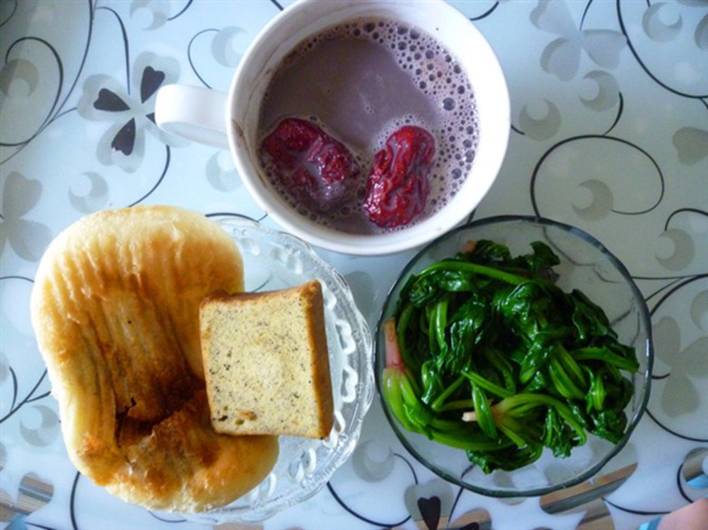 【早餐记录】5月29日:黑米红枣豆浆+红豆酥饼