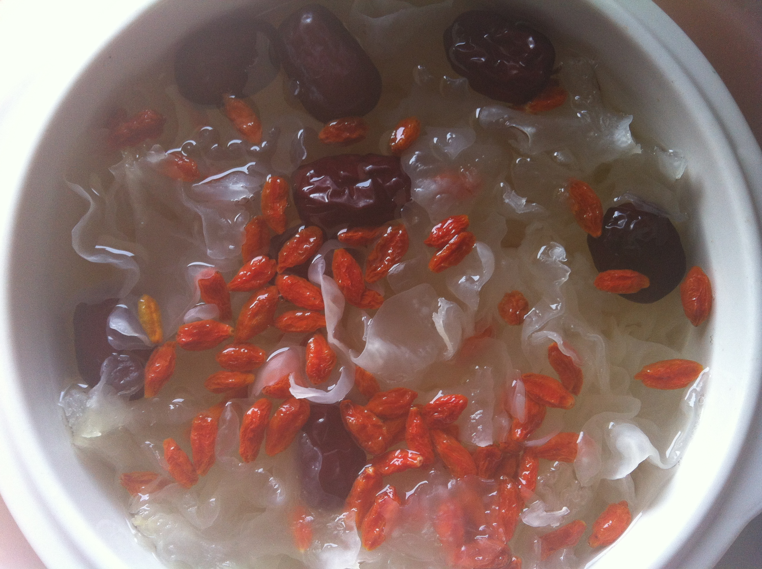 红枣枸杞银耳汤:滋养润肺,秋冬干燥季节的首先