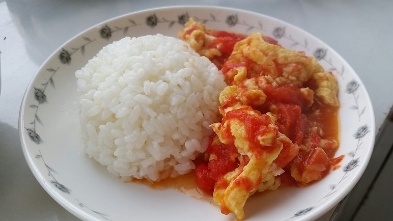 宝宝午餐---西红柿炒鸡蛋盖饭、海米萝卜汤_随