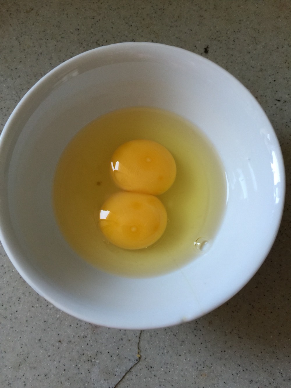 早上打了个鸡蛋是双蛋黄的_随拍_随手拍美食
