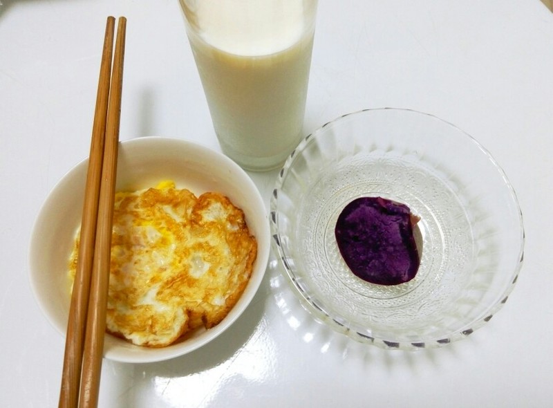 一人早餐之煎蛋,紫薯,牛奶