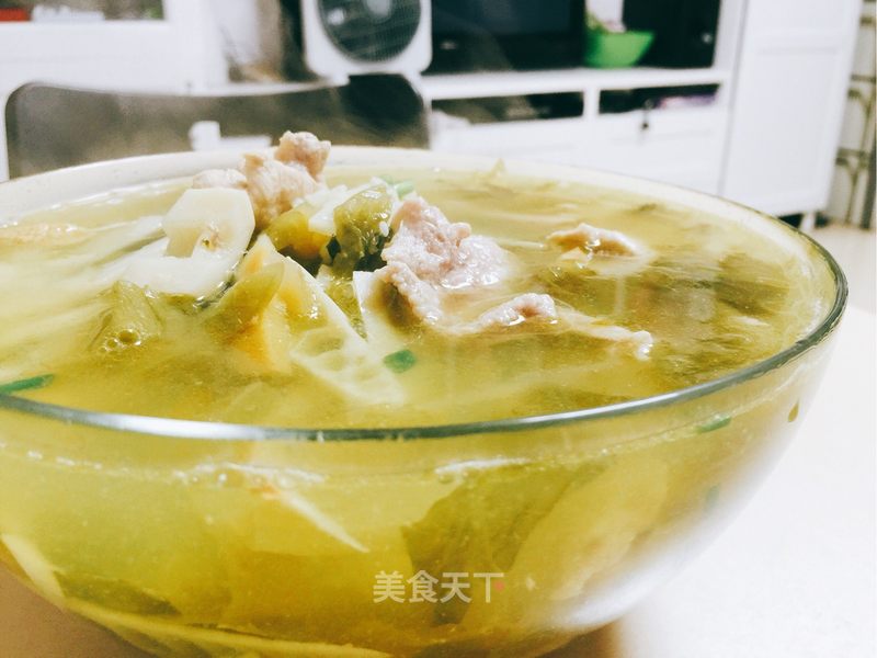 夏日晚餐要清淡蚝油生菜呛炒红薯叶酸菜苦笋肉片汤