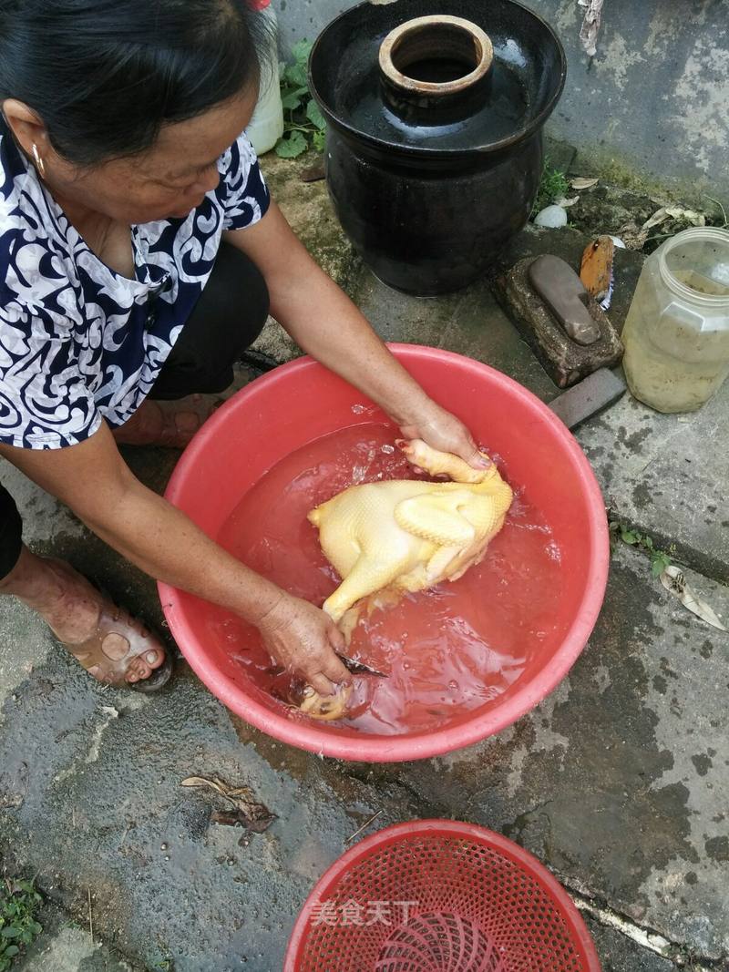 全村人都在忙一件事,杀鸡,杀鸭,杀鹅,杀鱼…热闹