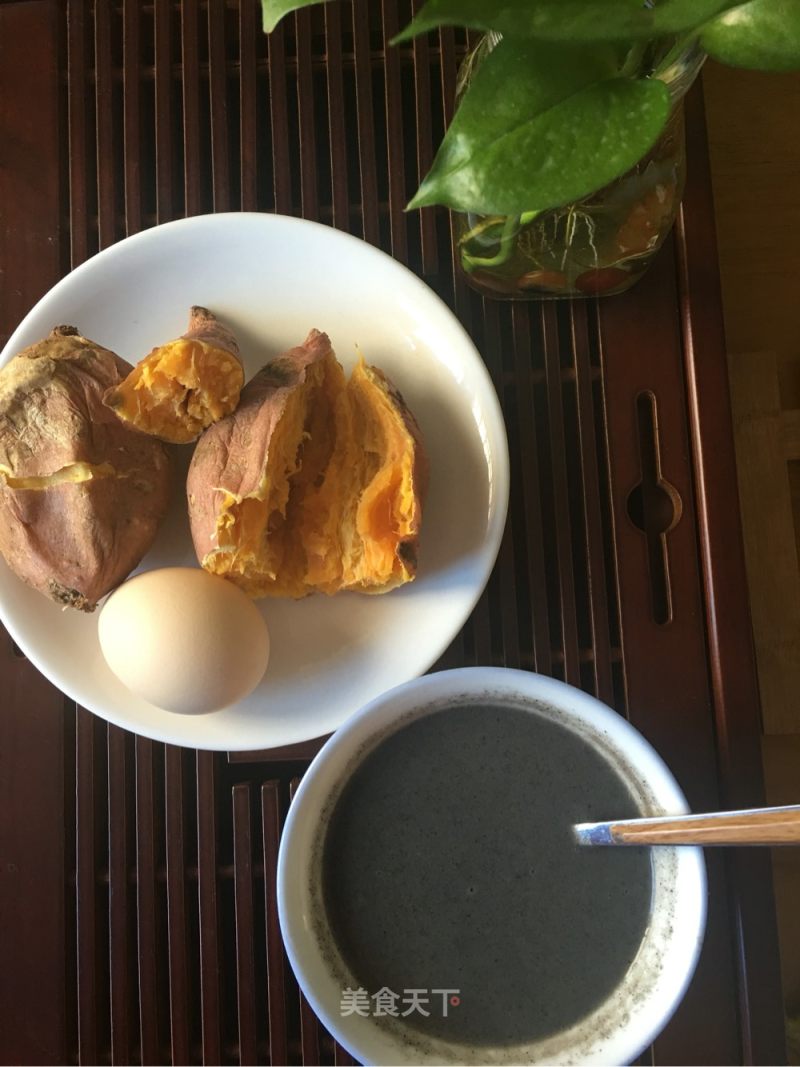 #早餐#早上好亲们!早餐一碗黑芝麻糊配水煮鸡