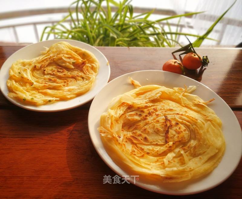 早餐#  又弄到早午并一顿了～ 手抓饼 韭菜炒豆芽 冻豆腐小白菜汤 蘸