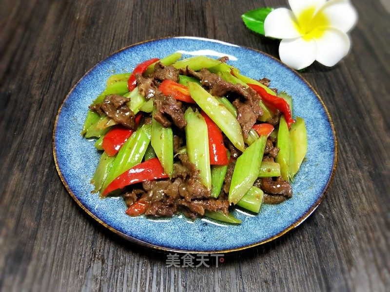 家常下饭菜牛肉炒西芹