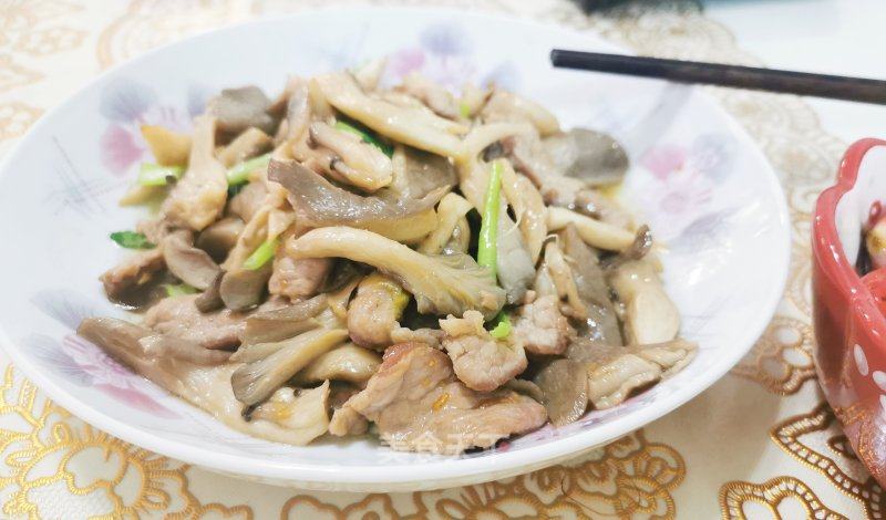 肉片炒蘑菇,苔菜肉丸汤