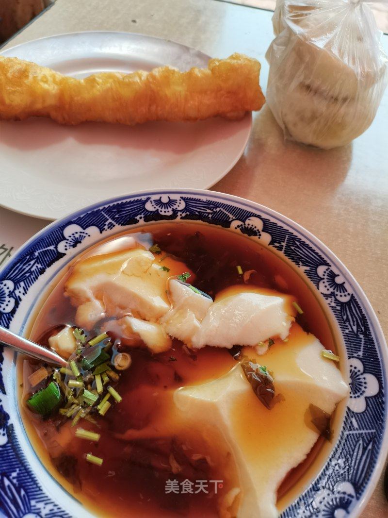 豆腐脑配油条()