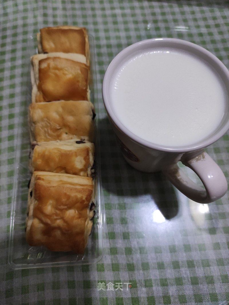 早餐#面包和牛奶