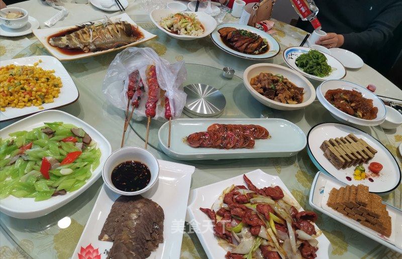 大年初一,婆家一家子在"天津印象"1280一桌的包桌菜,一般般.