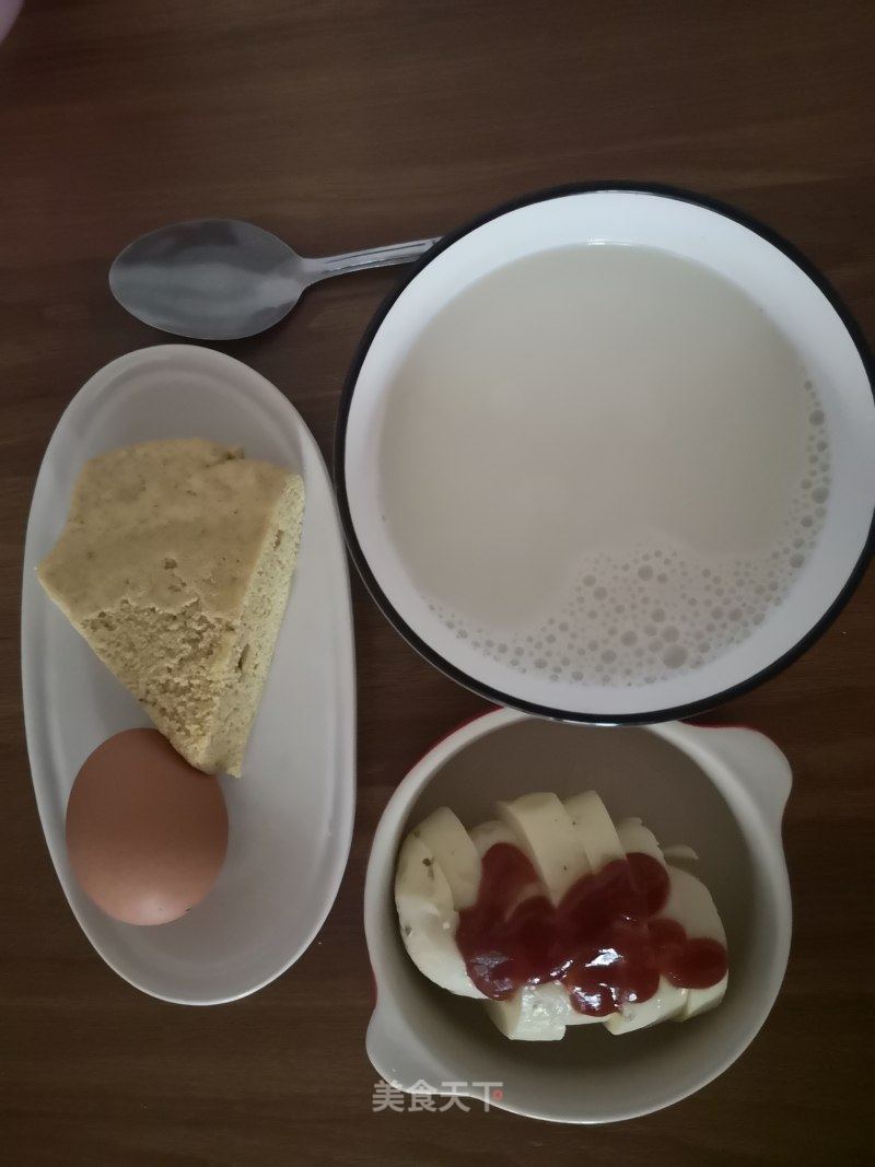 早餐#早餐,蒸土豆,鸡蛋,豆浆和粗粮发糕.