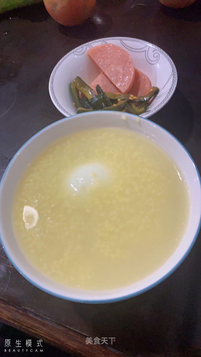 早餐早吖吃饭喽小米粥鸡蛋小咸菜