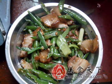 菜谱物语——青椒小炒肉 非常简单的一碗家常菜哟 下饭必备.