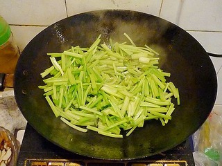 【图】芹菜炒豆干的做法【权威发布】|芹菜炒