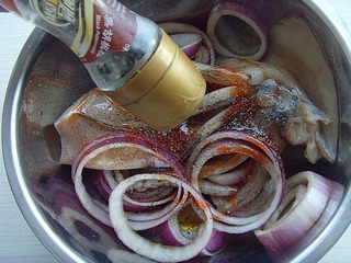 【原创DIY烤肉】---蒜香烧烤鱿鱼的做法步骤：3