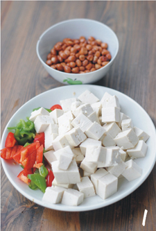 【宫保豆腐】——豆腐的超下饭吃法的做法步骤：1
