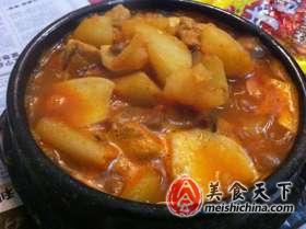 韩式土豆排骨汤 - 美食天下菜谱