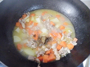 咖喱土豆鸡肉饭的做法步骤：6
