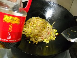 酸辣黄豆芽的做法步骤：7