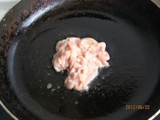 小炒海�r菇的做法步�E：5