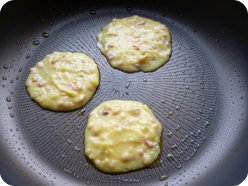 土豆小煎餅的做法步驟：10