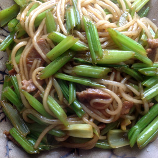 芹菜炒粉的做法_芹菜炒粉怎么做_舞动的味蕾的菜谱_美食天下