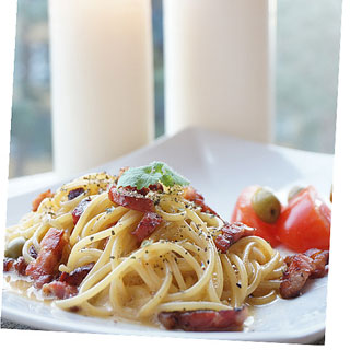 carbonara 培根鸡蛋白汁意面