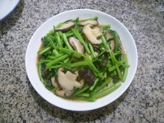 香菇炒茼蒿