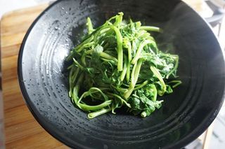 家宴上的五星菜【酸汤肉片】酸辣爽口下饭菜的做法步骤：5