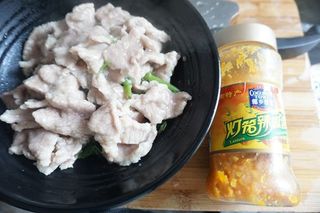 家宴上的五星菜【酸汤肉片】酸辣爽口下饭菜的做法步骤：8