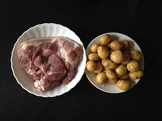 小土豆烧肉的做法步骤：1