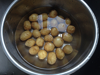 小土豆烧肉的做法步骤：12