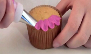 海绵纸杯裱花小蛋糕的做法步骤：26