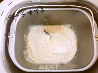 里外肉松面包的做法過程：2