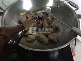 茶樹菇土豆排骨煲的做法步驟：2